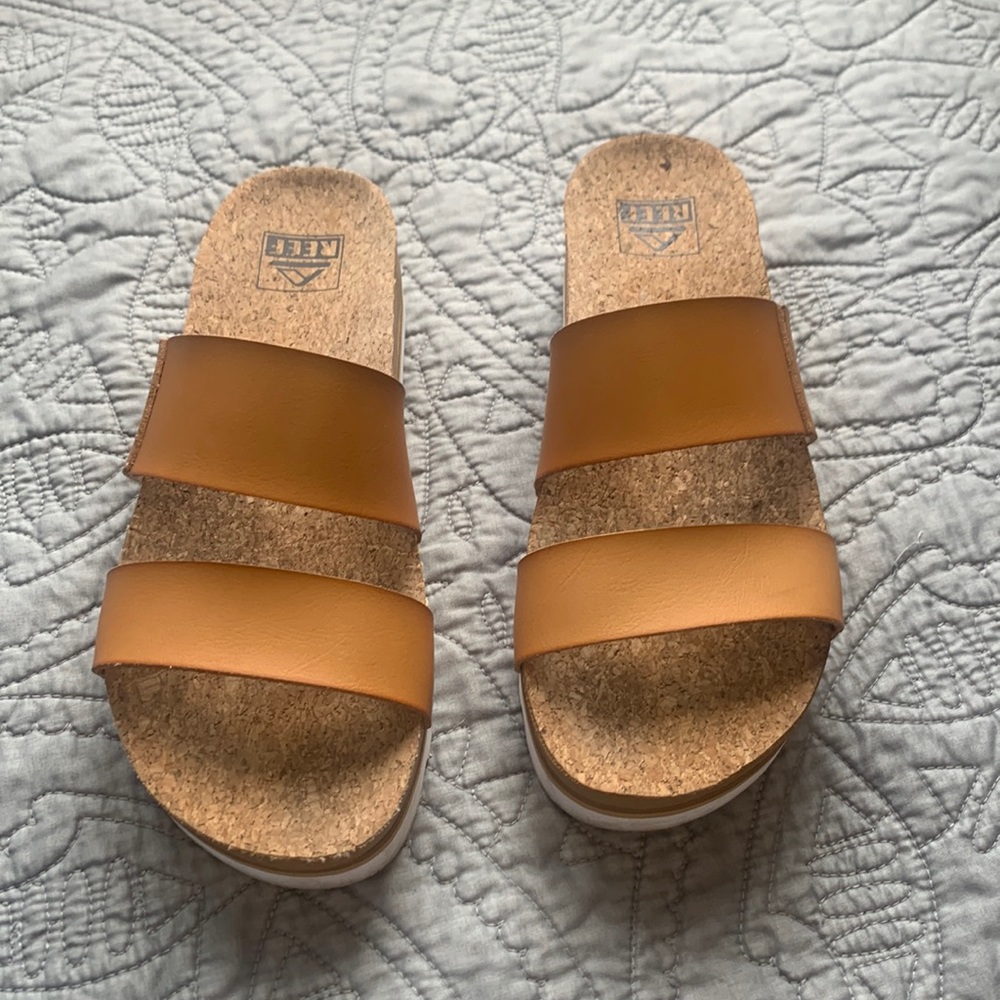 REEF Cushion Vista Hi Sandals Size 7 Natural (like new worn twice)